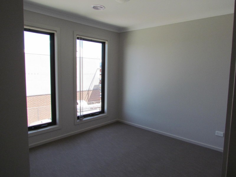 11/180 Henry Road, Pakenham VIC 3810