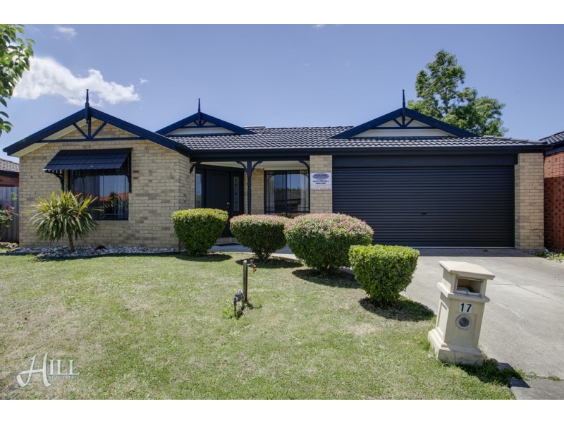 17 Lisburn Way, Berwick VIC 3806