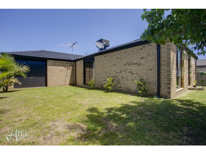 17 Lisburn Way, Berwick VIC 3806