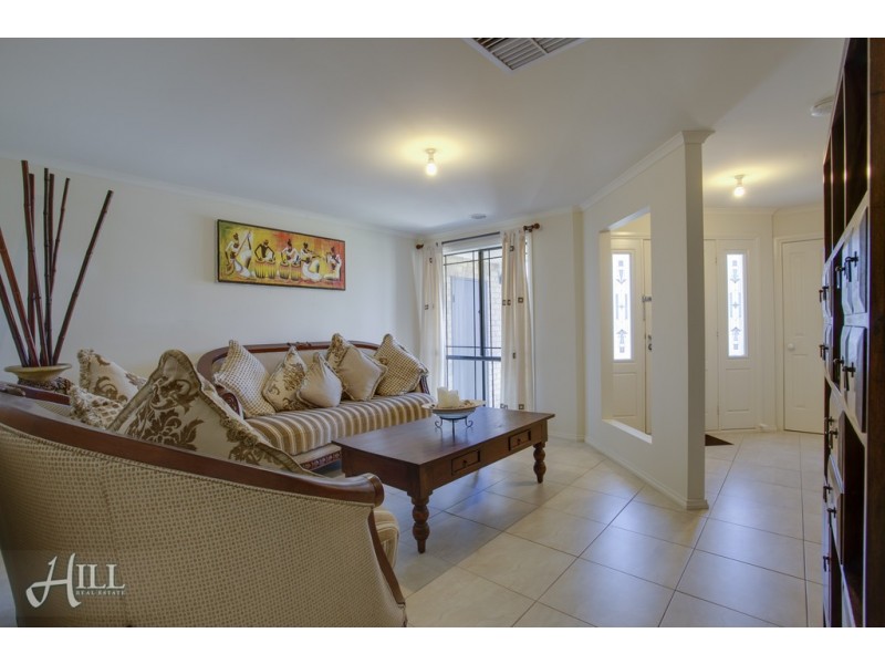 17 Lisburn Way, Berwick VIC 3806