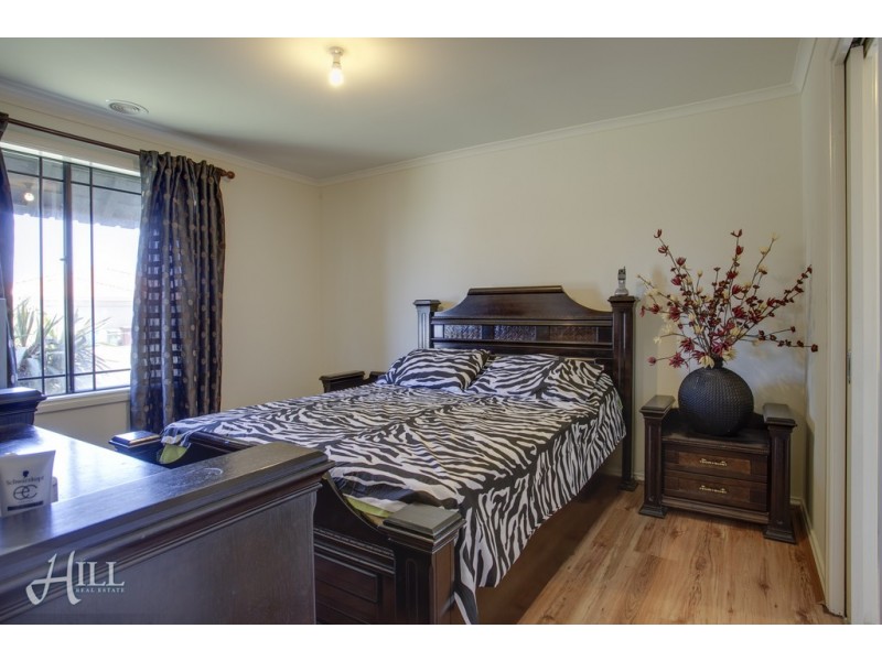 17 Lisburn Way, Berwick VIC 3806