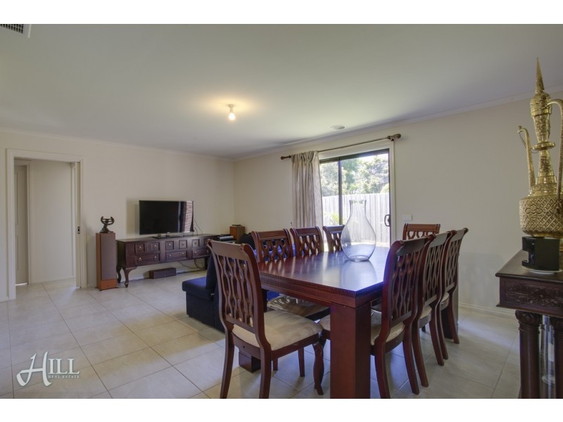 17 Lisburn Way, Berwick VIC 3806