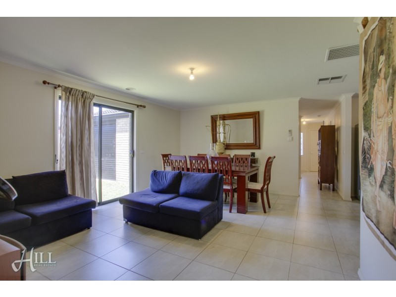 17 Lisburn Way, Berwick VIC 3806