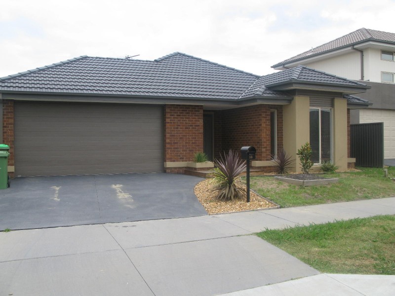 13 Page Close, Pakenham VIC 3810