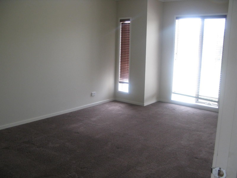 13 Page Close, Pakenham VIC 3810