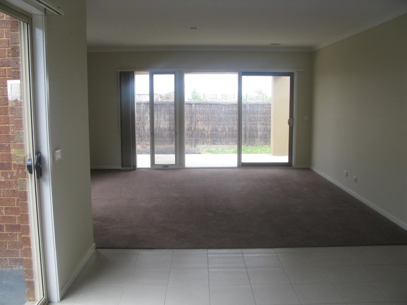 13 Page Close, Pakenham VIC 3810