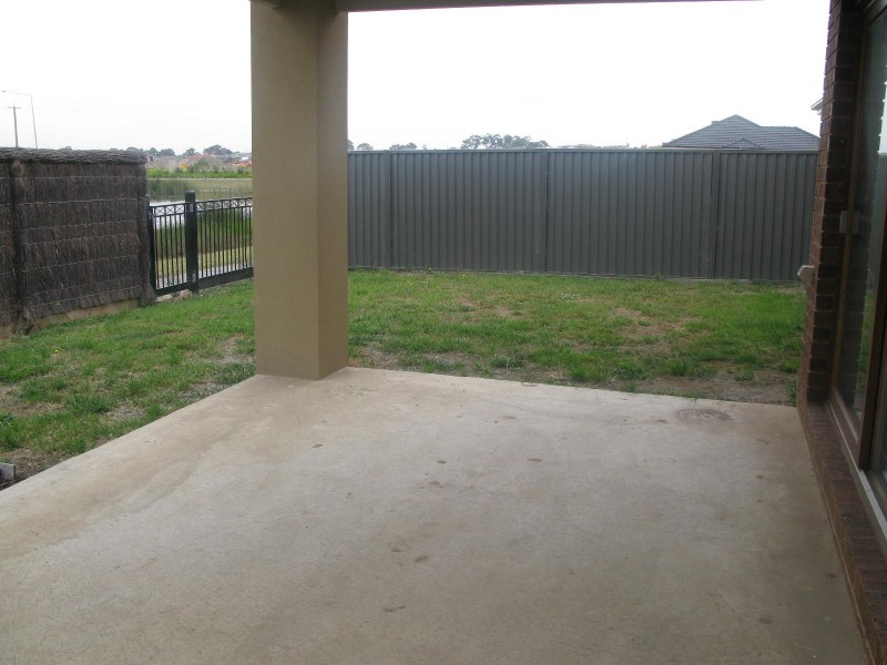 13 Page Close, Pakenham VIC 3810