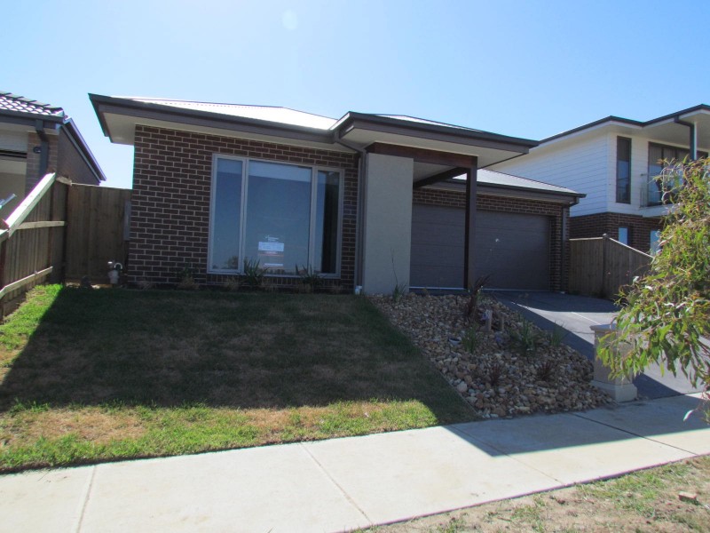 5 Maeve Circuit, Clyde North VIC 3978