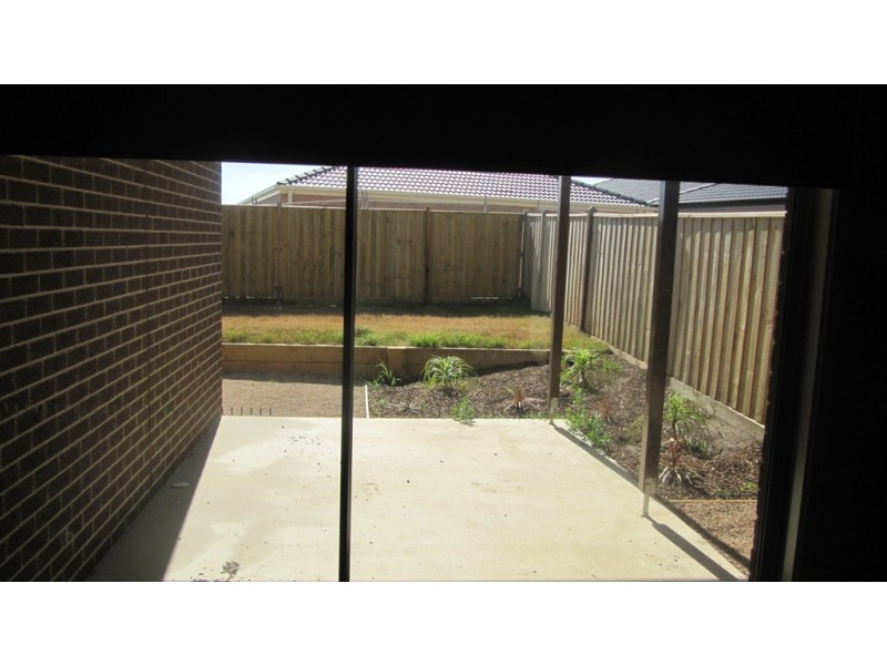 5 Maeve Circuit, Clyde North VIC 3978