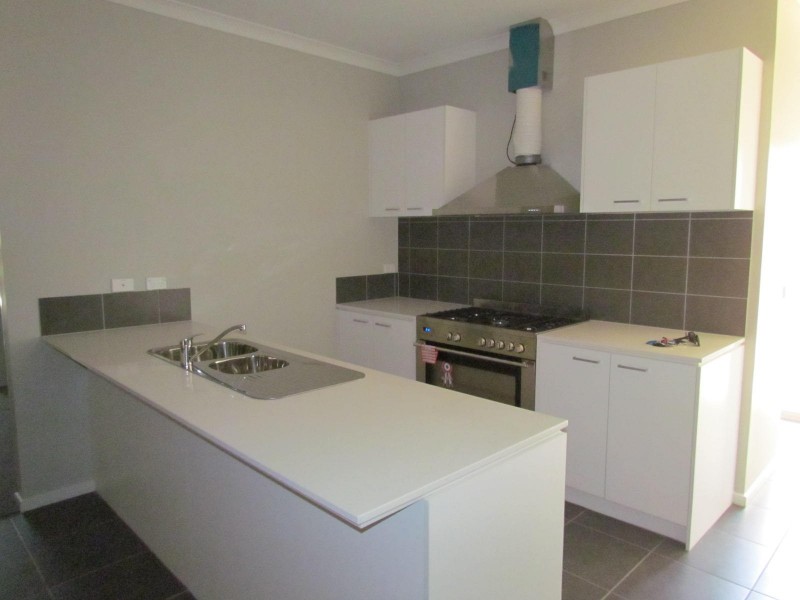 11 Maeve Circuit, Clyde North VIC 3978