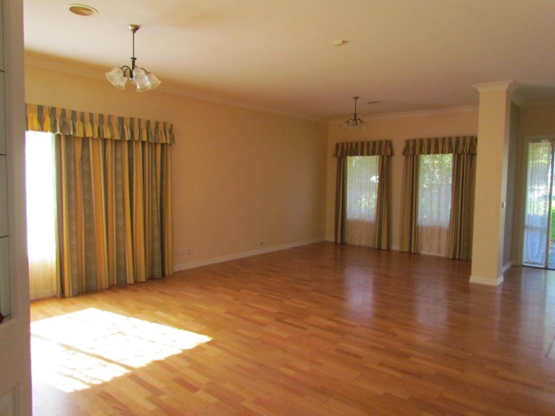 5 Furness Court, Berwick VIC 3806