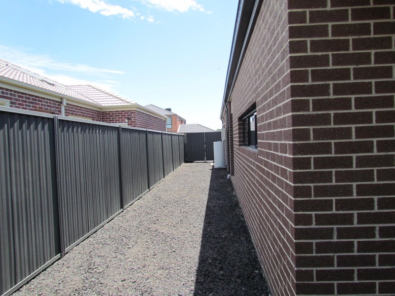 4 Westwood Grove, Pakenham VIC 3810