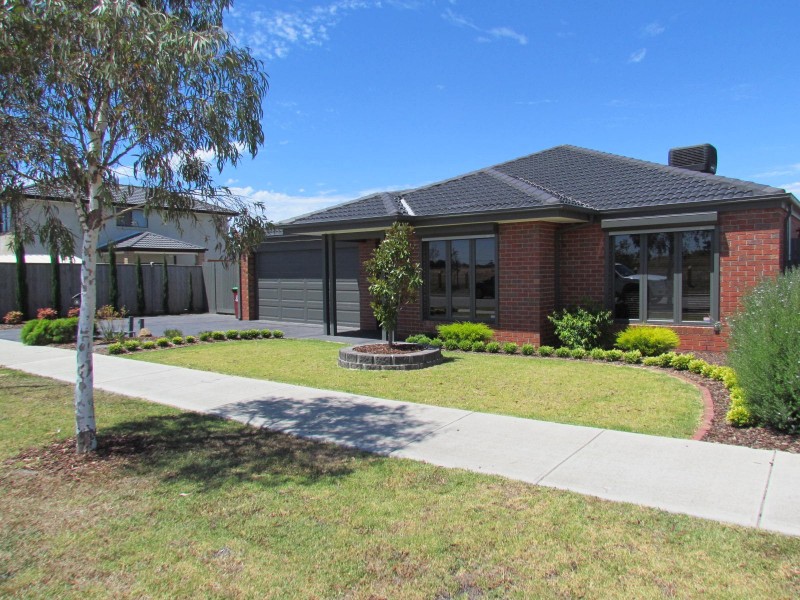 36 Yammerbook Way, Cranbourne East VIC 3977