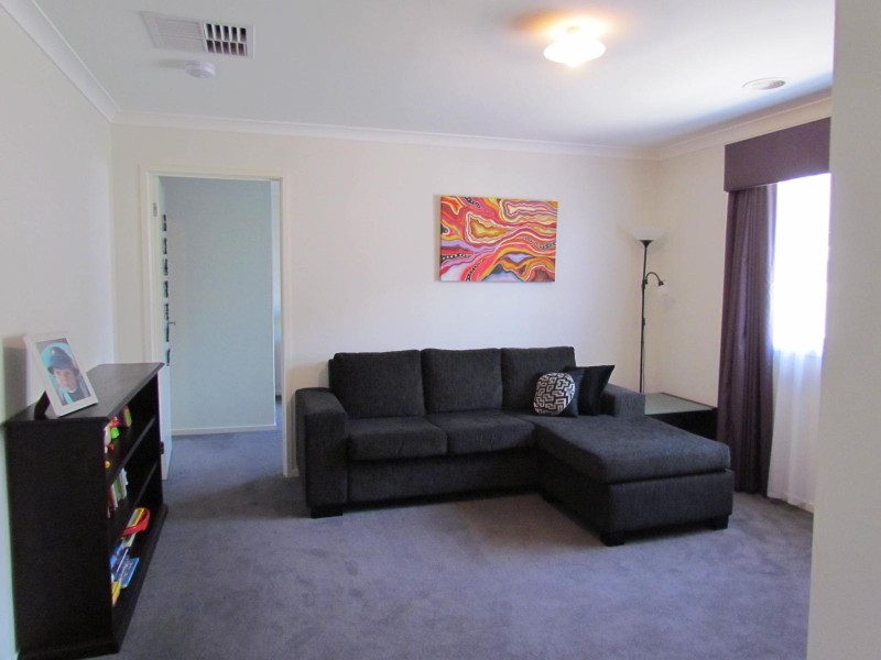 36 Yammerbook Way, Cranbourne East VIC 3977