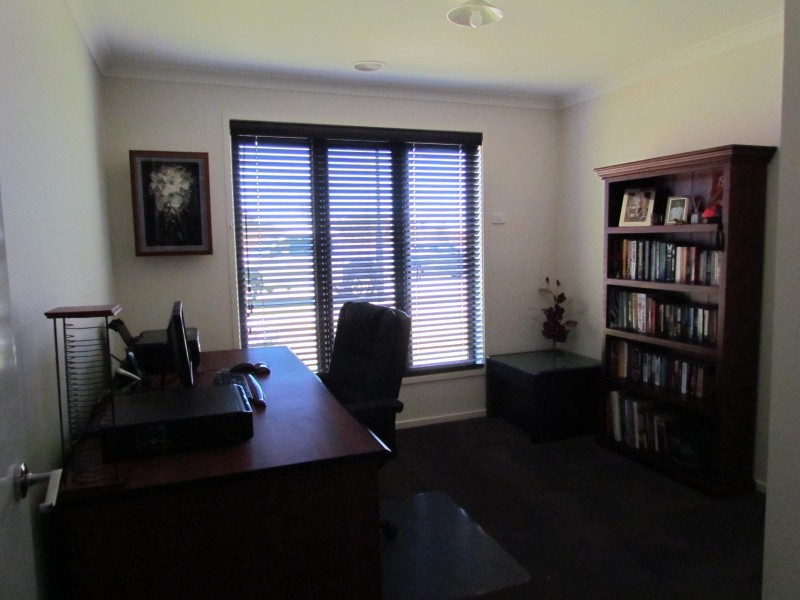 36 Yammerbook Way, Cranbourne East VIC 3977