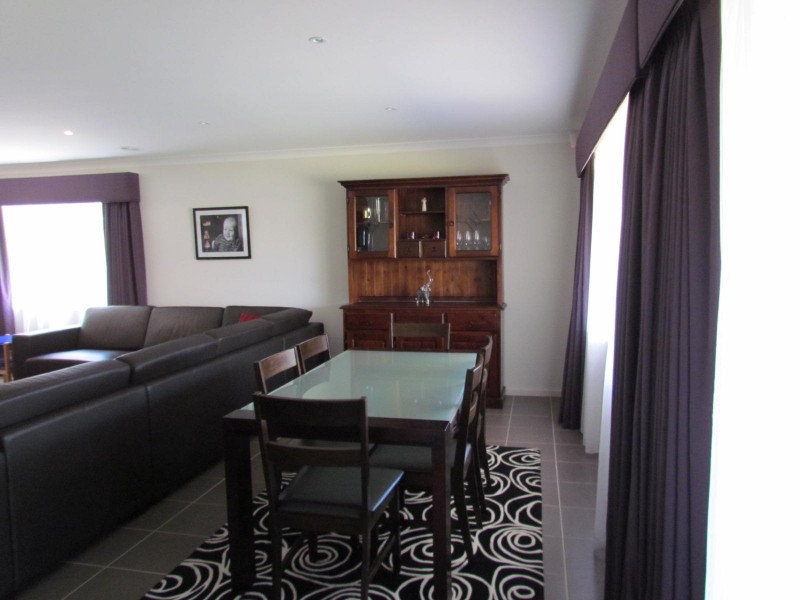 36 Yammerbook Way, Cranbourne East VIC 3977