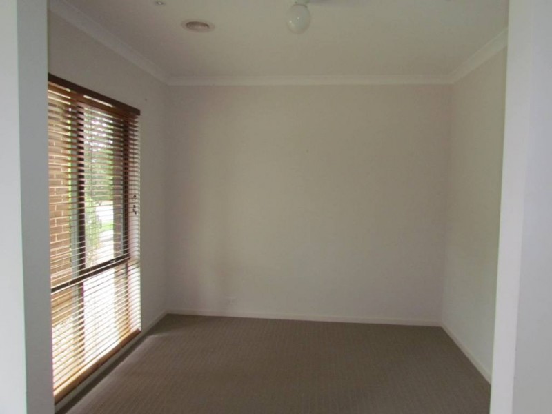 8 Norris Grove, Berwick VIC 3806