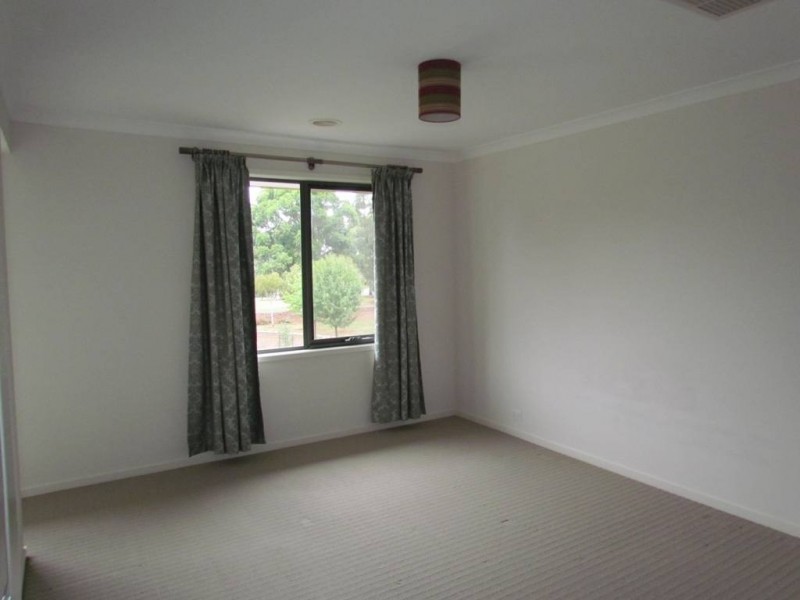 8 Norris Grove, Berwick VIC 3806