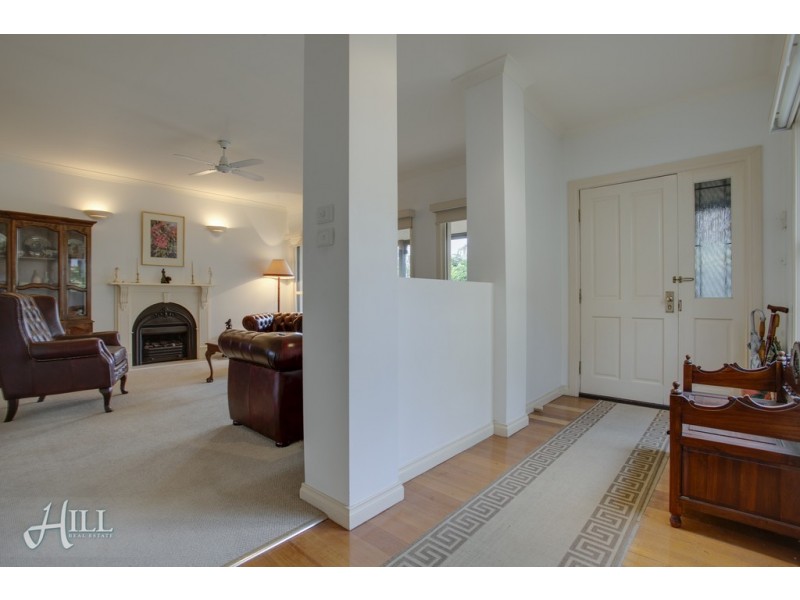 5 Quarry Hills Drive, Berwick VIC 3806