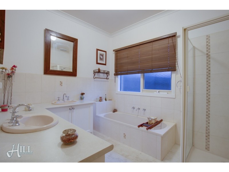 5 Quarry Hills Drive, Berwick VIC 3806