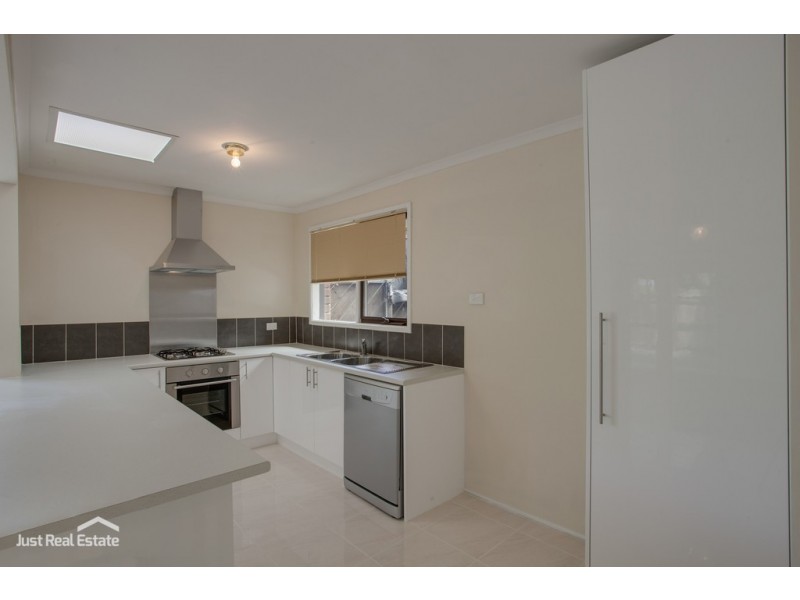 98 Racecourse Road, Pakenham VIC 3810