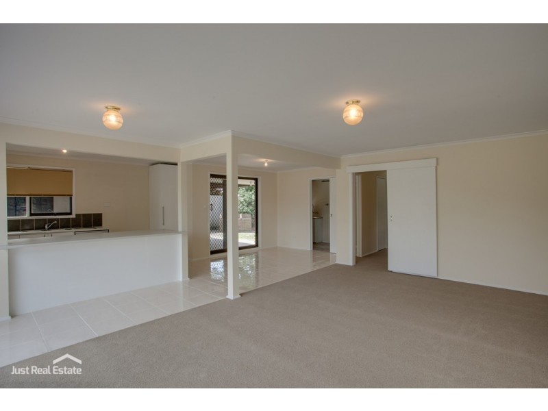 98 Racecourse Road, Pakenham VIC 3810