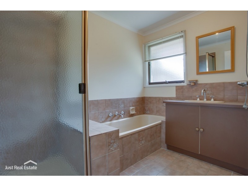 98 Racecourse Road, Pakenham VIC 3810