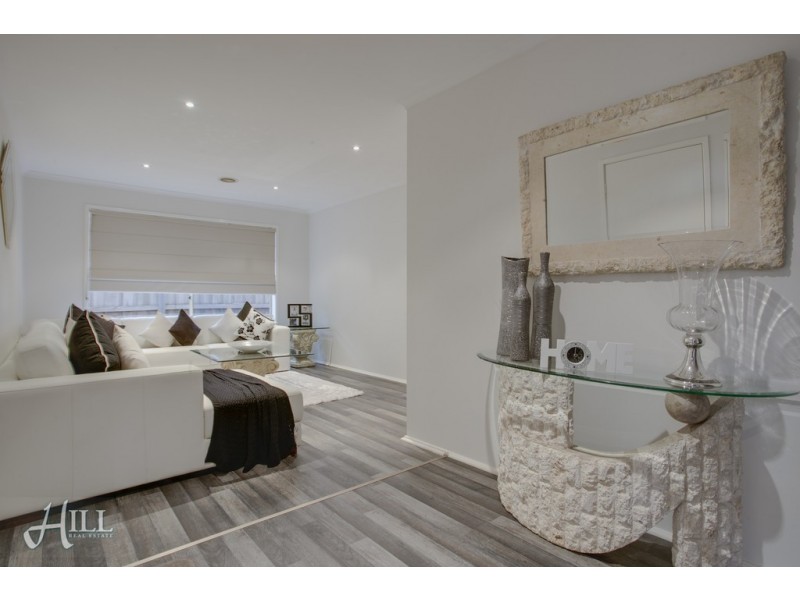 10 Lisburn Way, Berwick VIC 3806