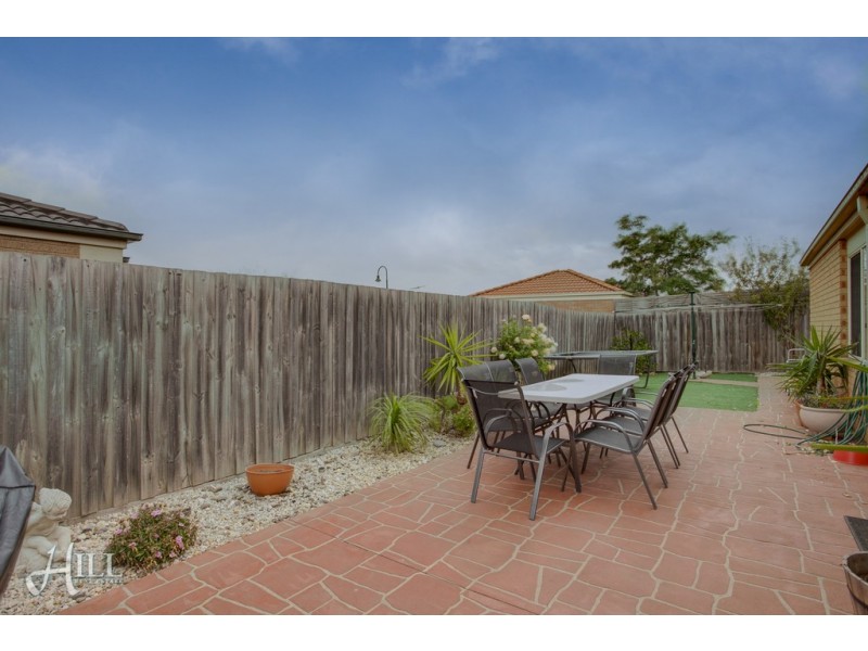 10 Lisburn Way, Berwick VIC 3806