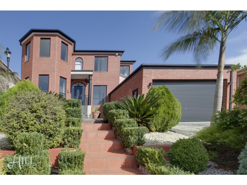 8 Blackwood Drive, Hampton Park VIC 3976