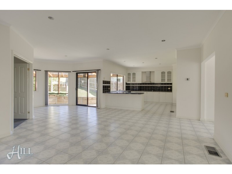 8 Blackwood Drive, Hampton Park VIC 3976