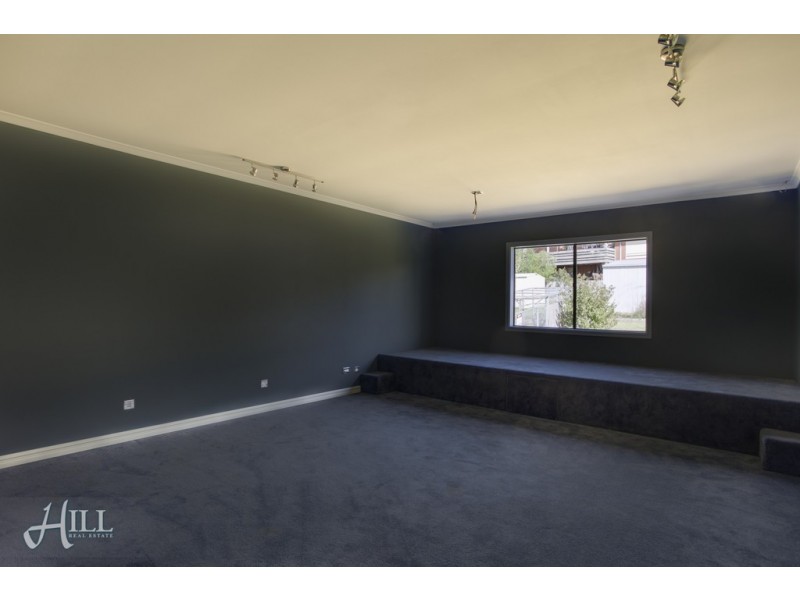 8 Blackwood Drive, Hampton Park VIC 3976