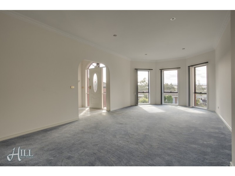 8 Blackwood Drive, Hampton Park VIC 3976