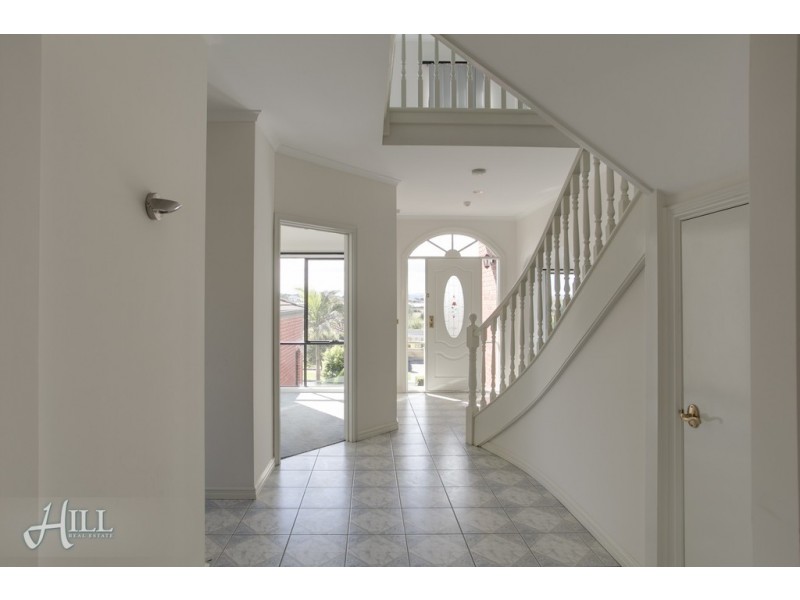 8 Blackwood Drive, Hampton Park VIC 3976