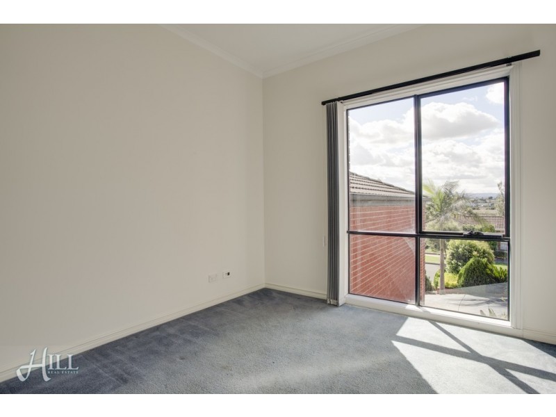 8 Blackwood Drive, Hampton Park VIC 3976