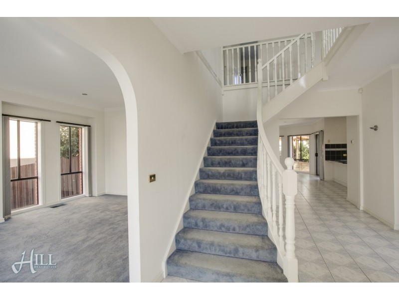 8 Blackwood Drive, Hampton Park VIC 3976