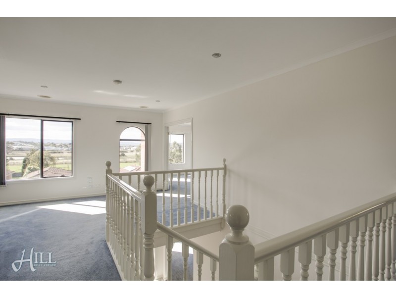 8 Blackwood Drive, Hampton Park VIC 3976