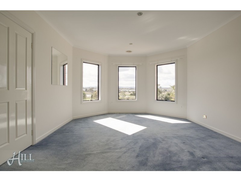 8 Blackwood Drive, Hampton Park VIC 3976