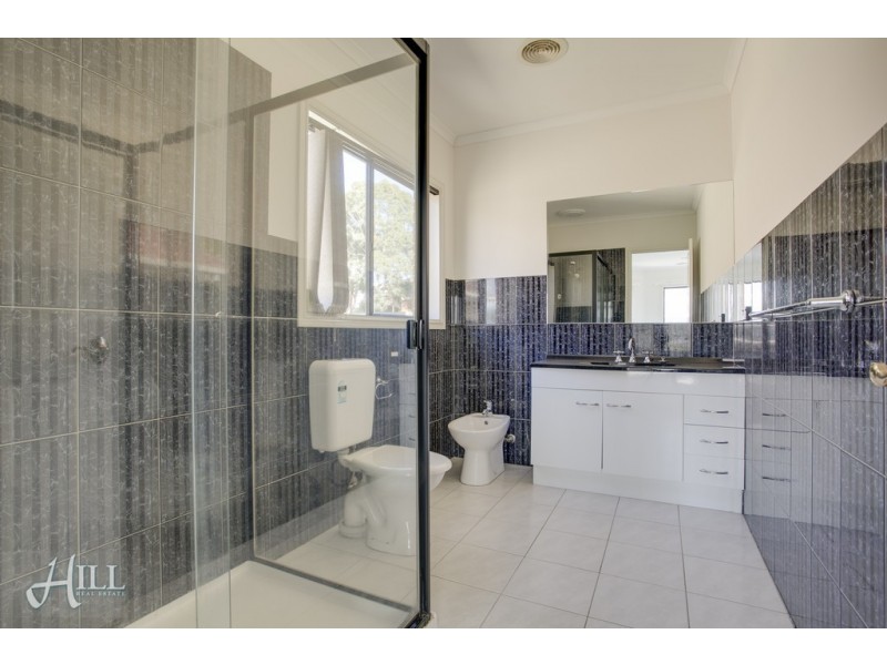 8 Blackwood Drive, Hampton Park VIC 3976