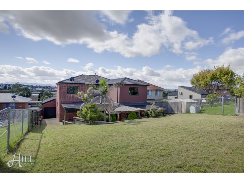 8 Blackwood Drive, Hampton Park VIC 3976