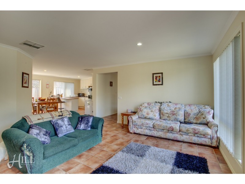 56 Edgbaston Circuit, Berwick VIC 3806