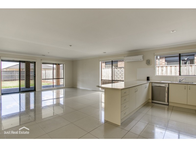94 William Thwaites Boulevard, Cranbourne North VIC 3977