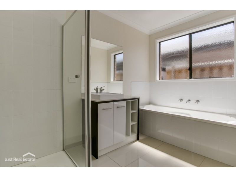 94 William Thwaites Boulevard, Cranbourne North VIC 3977