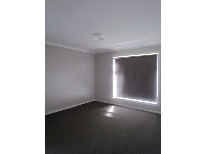 19 Hamish Avenue, Pakenham VIC 3810