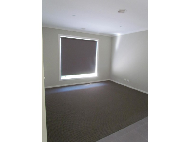 19 Hamish Avenue, Pakenham VIC 3810