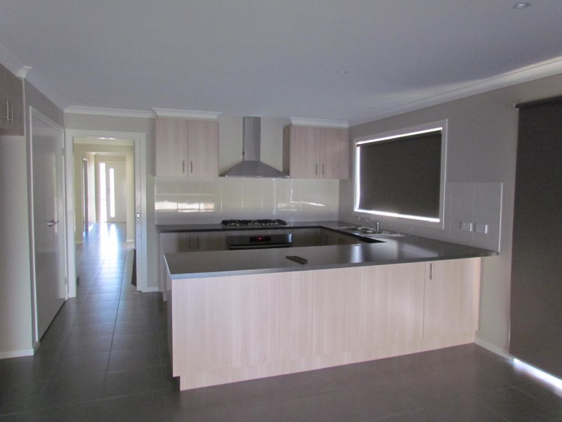 19 Hamish Avenue, Pakenham VIC 3810