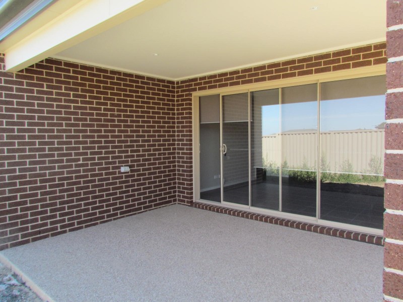 19 Hamish Avenue, Pakenham VIC 3810