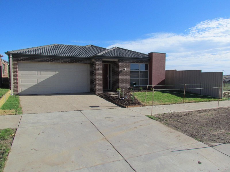 19 Hamish Avenue, Pakenham VIC 3810