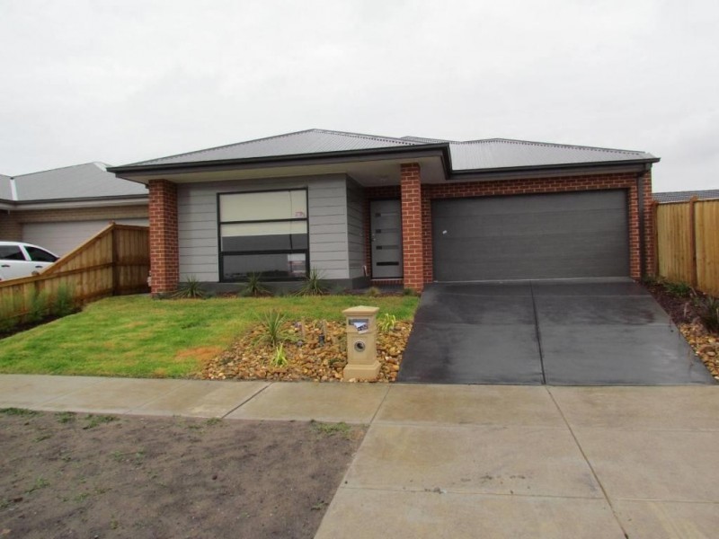 27 Maeve Circuit, Clyde North VIC 3978