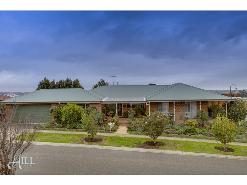 1 Cunneen Crescent, Berwick VIC 3806